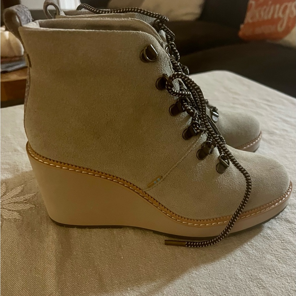 NEW Tom’s Women’s Wedge Booties size 8 - Picture 2 of 9